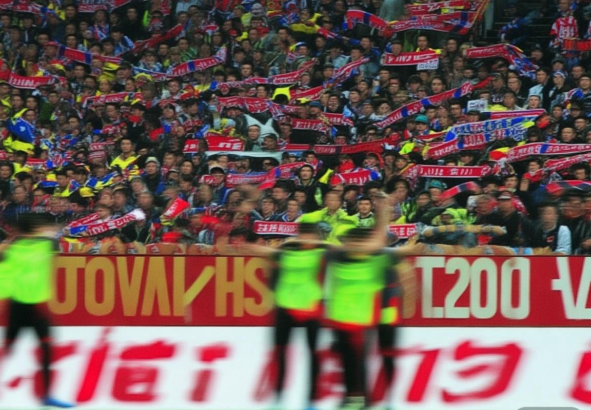 2014申花富力巅峰对决：激情荣耀瞬间回顾(图3)