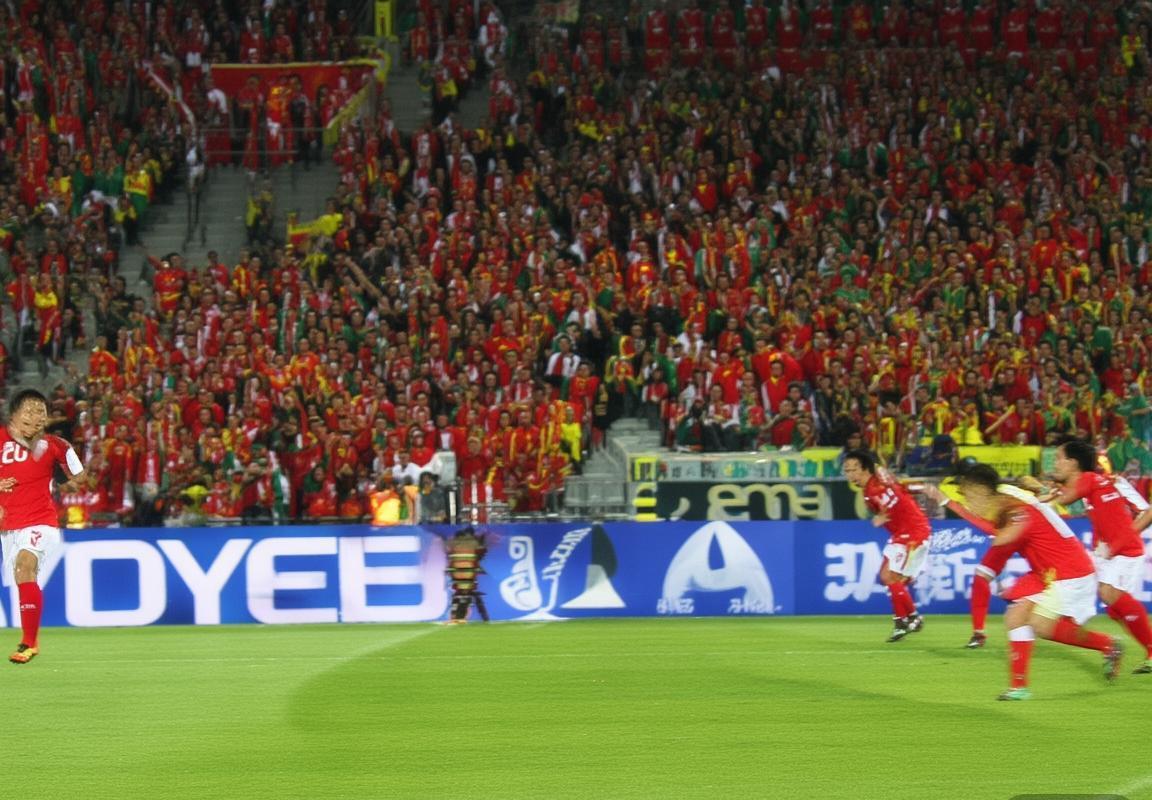 2013东亚杯中伊之战：足球情感与拼搏深度解析(图1)